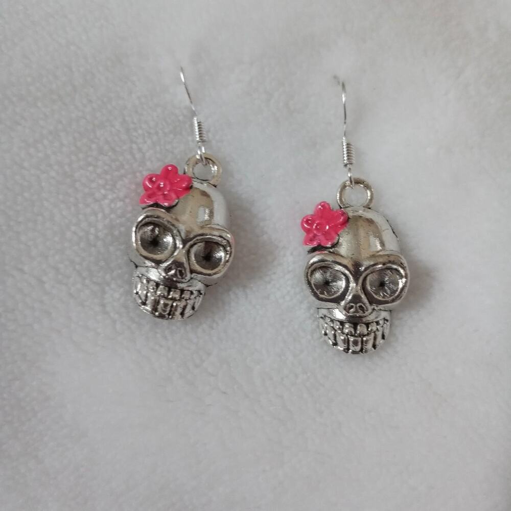 Skull with pink flower